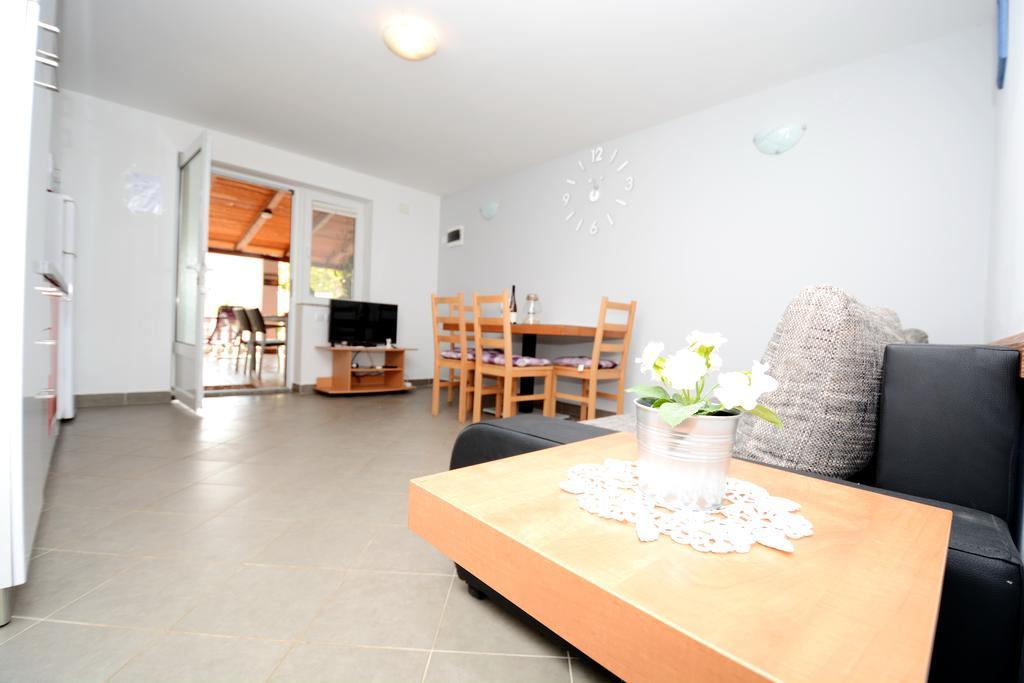 Apartments Katarina Veli Rat Εξωτερικό φωτογραφία