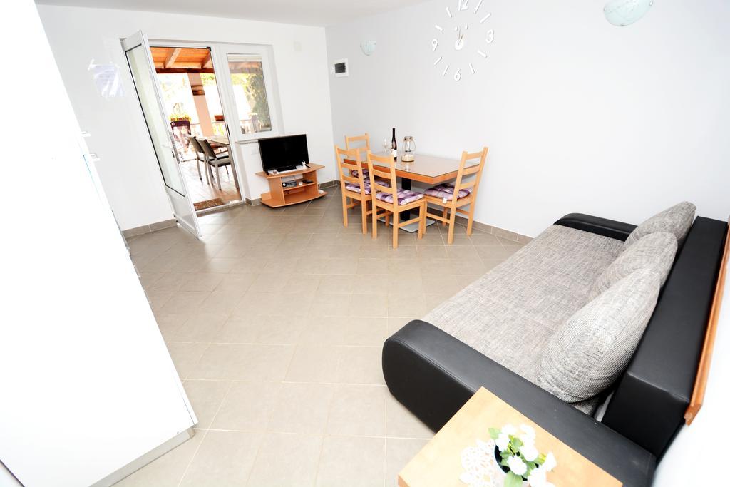 Apartments Katarina Veli Rat Εξωτερικό φωτογραφία
