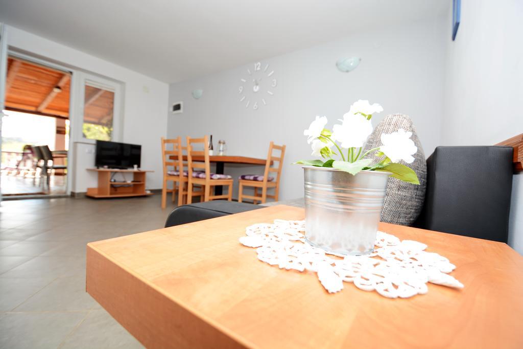Apartments Katarina Veli Rat Εξωτερικό φωτογραφία